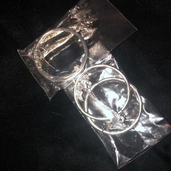 NIP Silver Hoop With Dangling Axe Earrings - Picture 6 of 10